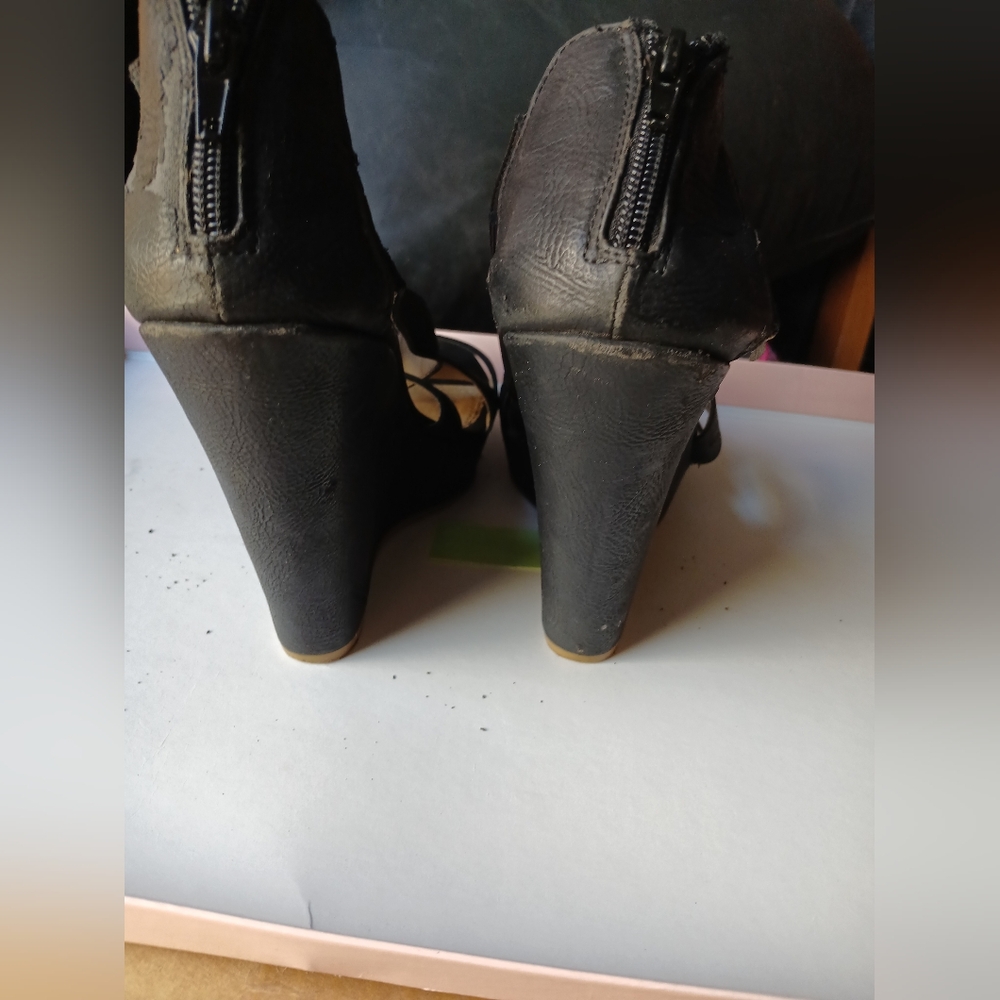 Chinese Laundry Black Strappy Heels - Picture 6 of 8